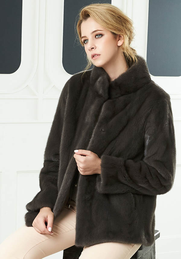 Abrigo de chaqueta de visón oscuro